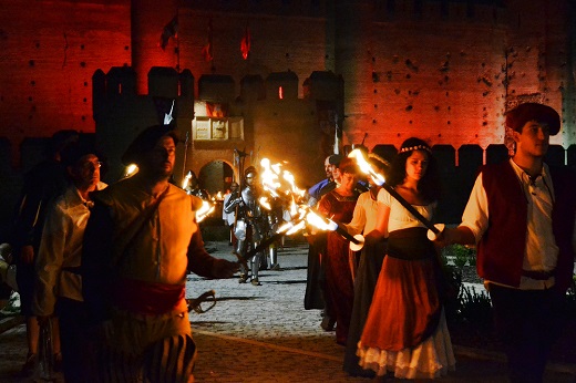 SEGUNDO PREMIO: para David Baruque Frías, por su fotografía de la salida del desfile de antorchas del Castillo de la Mota.